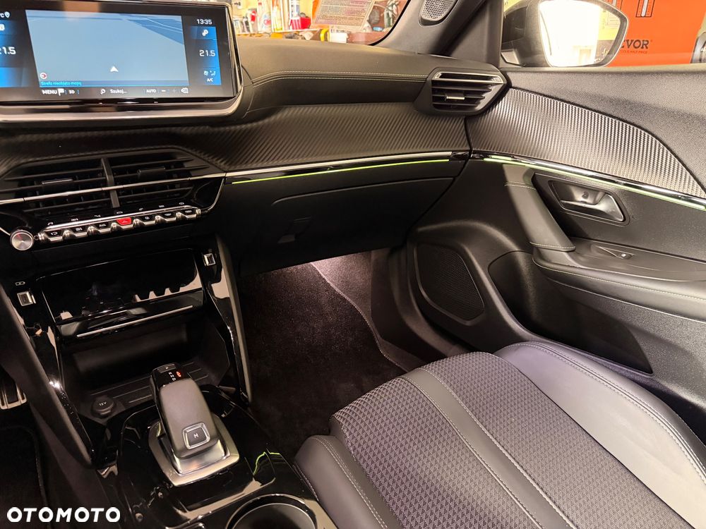 Peugeot 2008 PureTech 130 EAT8 GT - 14