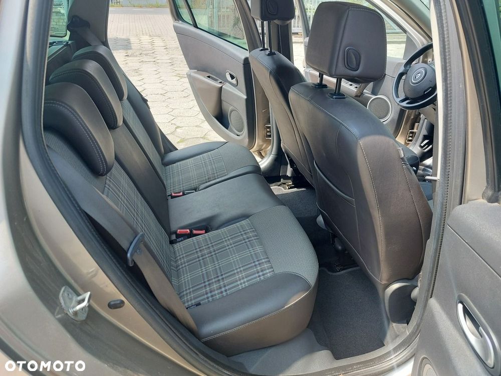 Renault Clio - 12
