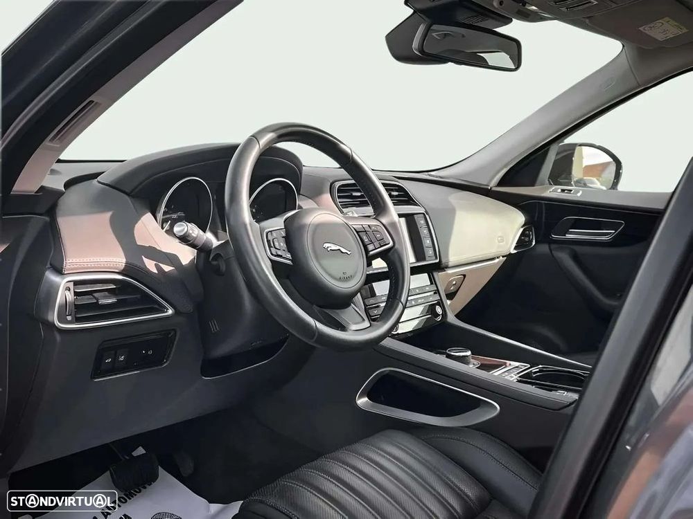 Jaguar F-Pace 2.0 i4D Portfolio AWD Aut. - 6