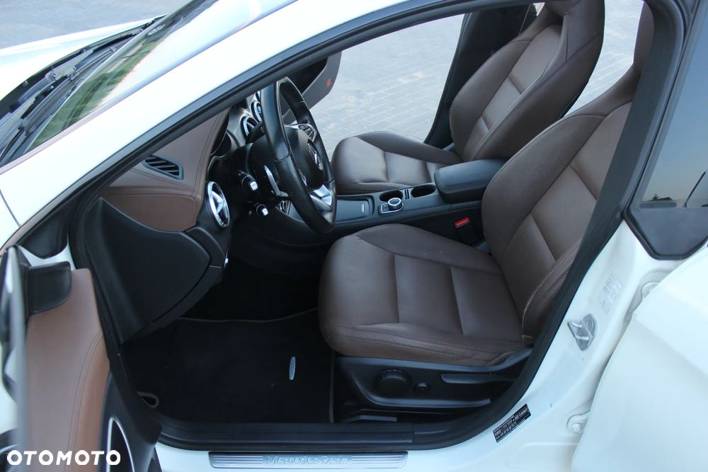 Mercedes-Benz CLA 200 7G-DCT AMG Line - 15