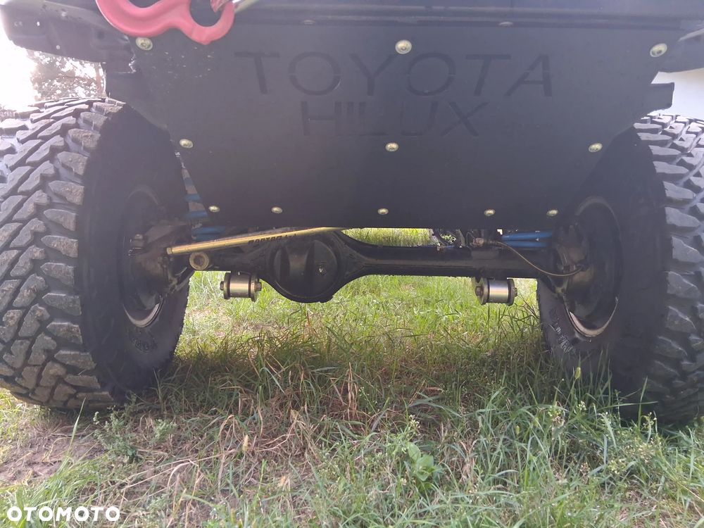 Toyota Hilux 4WD SR5 - 10