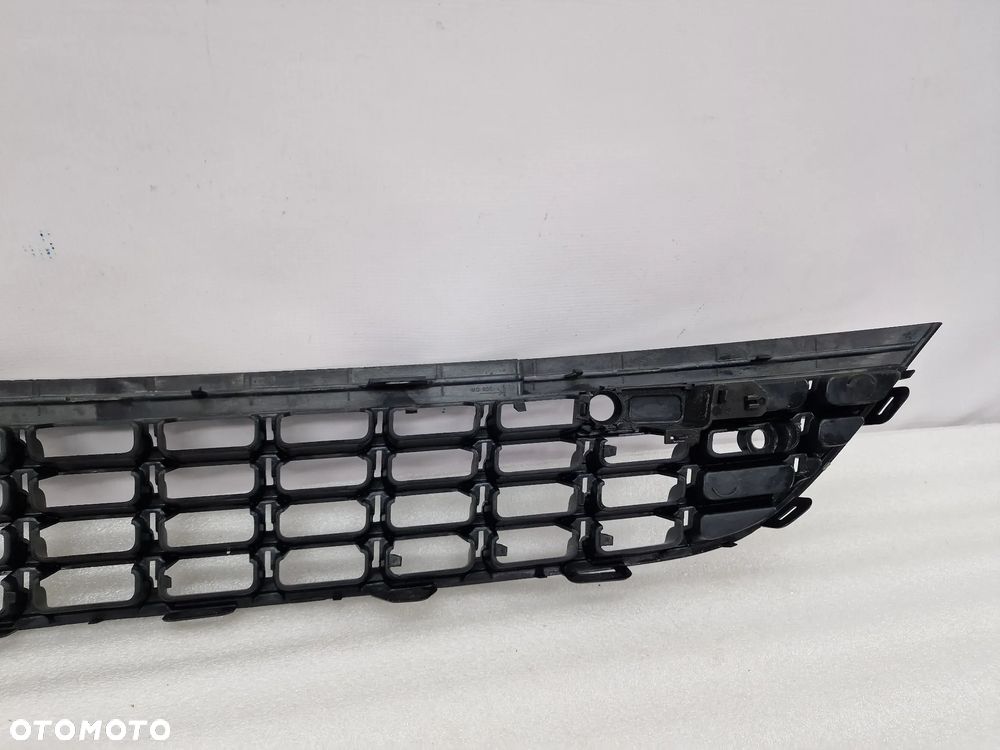 OPEL ASTRA IV J 09-12 KRATKA ŚRODKOWA ZDERZAKA PRZEDNIEGO PRZÓD NA PDC , NR 13294276 , NR AUKCJI KR253 - 9