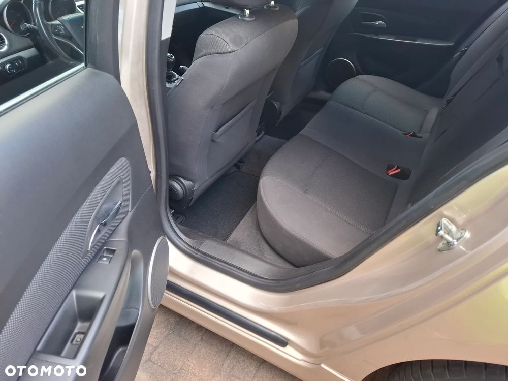 Chevrolet Cruze 1.6 LS - 9