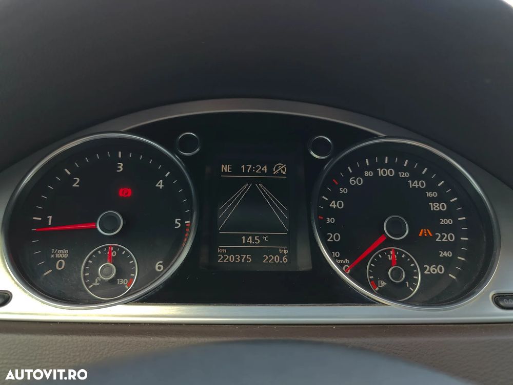 Volkswagen Passat Variant 2.0 TDI BlueMotion Technology DSG Highline - 12