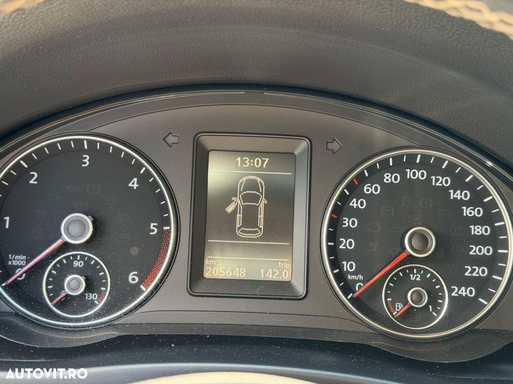 Volkswagen Golf 2.0 TDI DPF BlueMotion Technology MATCH - 26