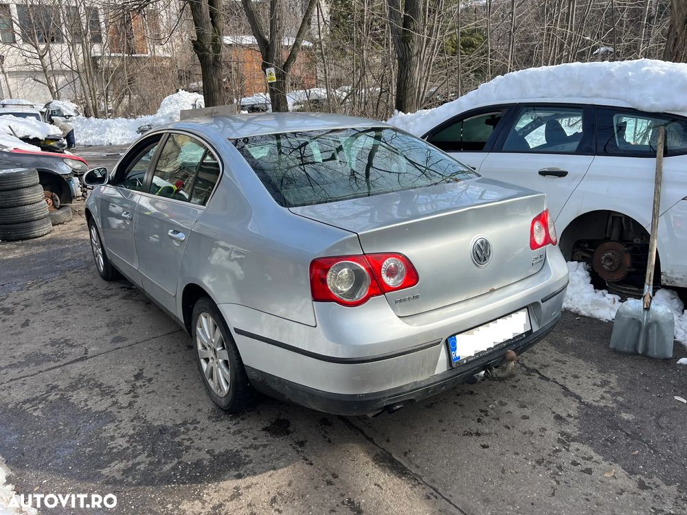 Dezmembrez VW Volkswagen Passat B6 4 motion berlina 2.0 BKP 140CP gri argintiu LA7W xenon - 6
