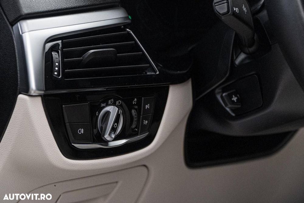 BMW Seria 5 520e Aut. Luxury Line - 27