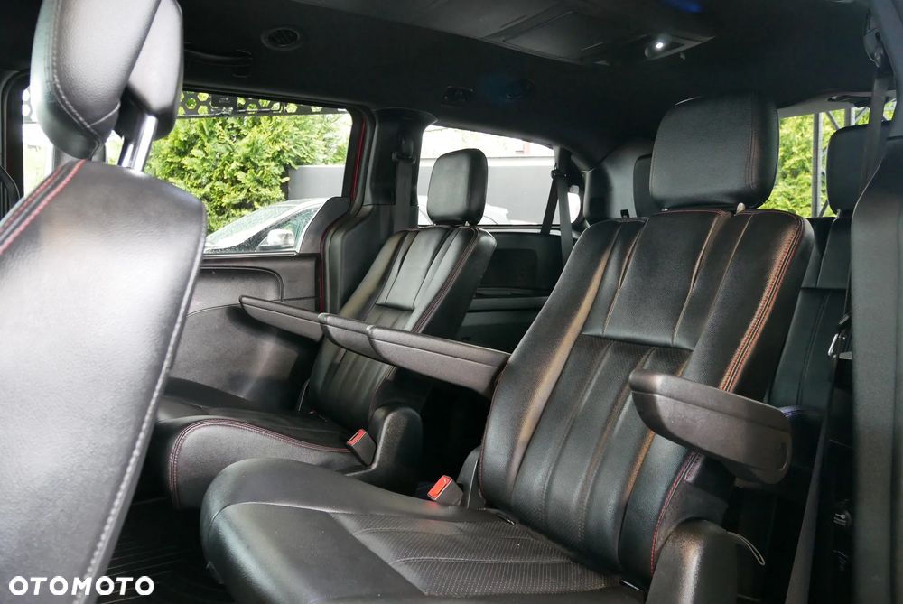 Dodge Grand Caravan - 12
