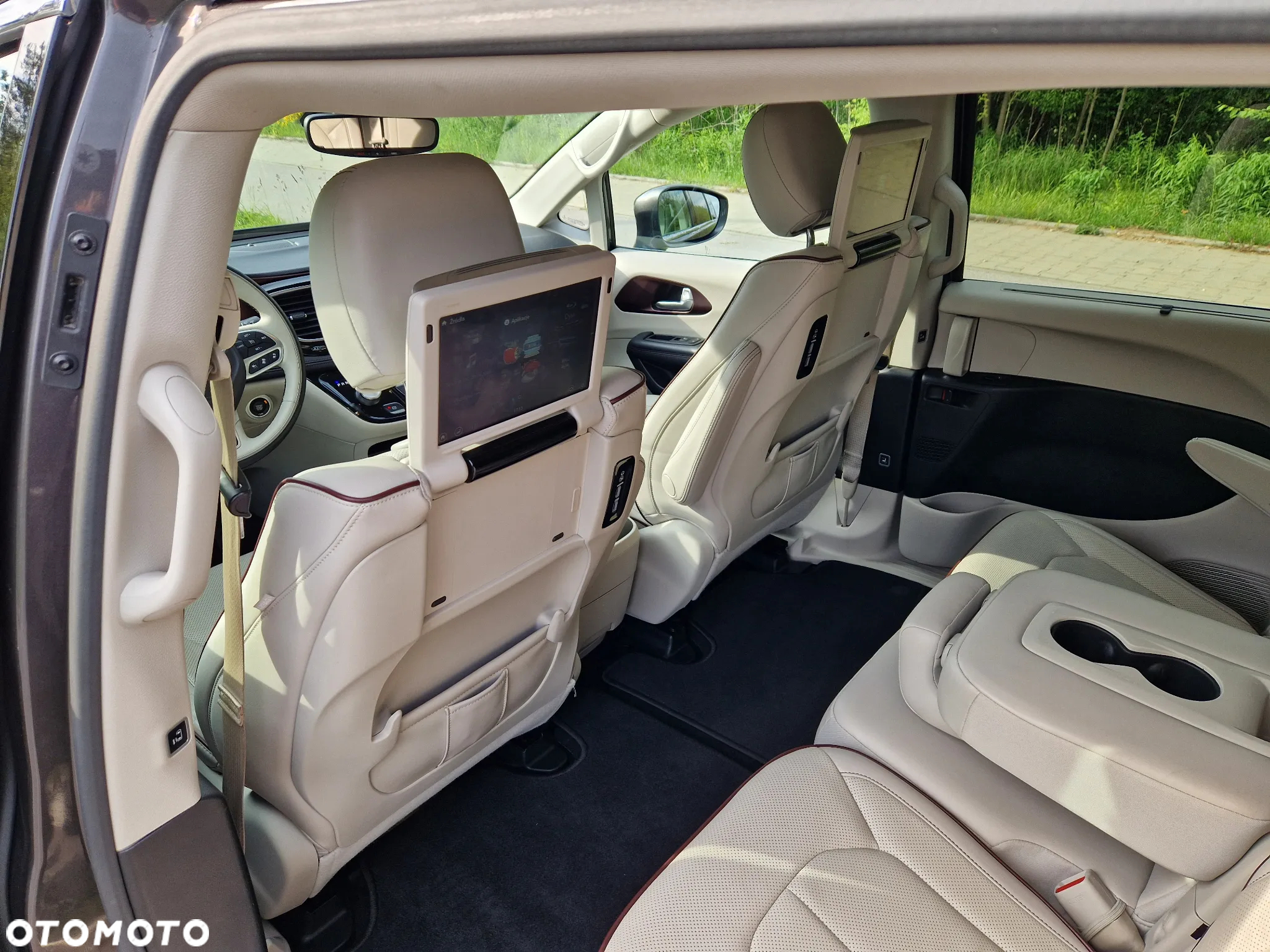 Chrysler Pacifica - 16