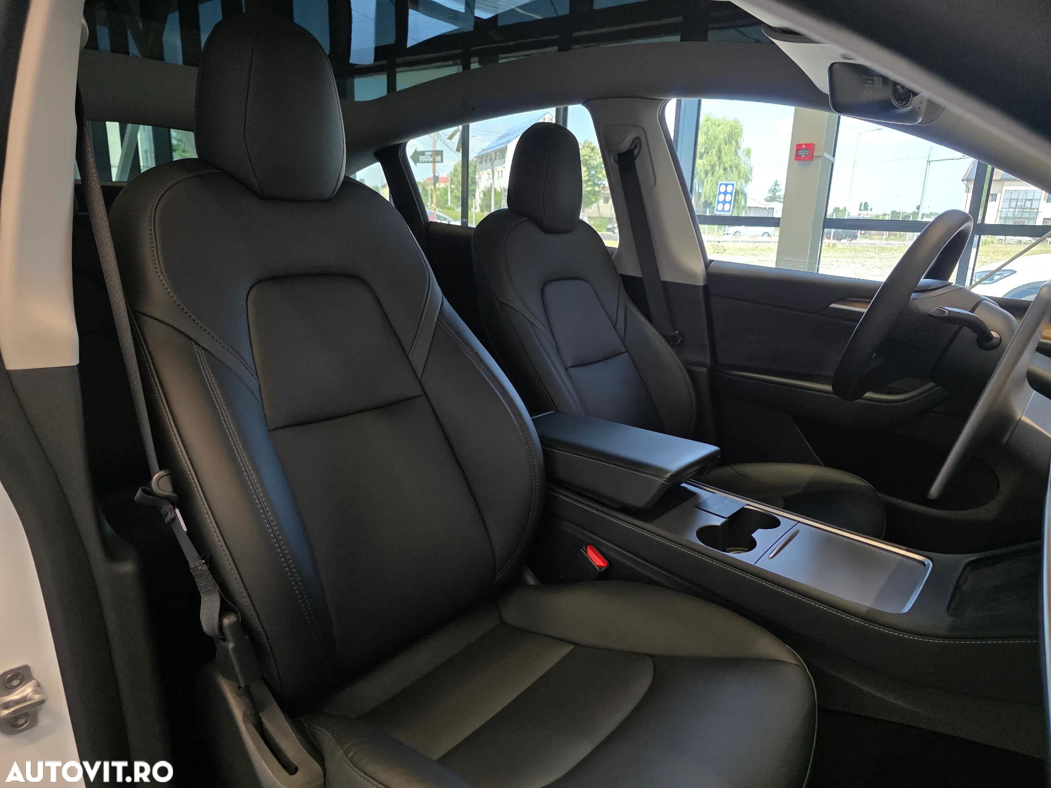 Tesla Model Y Long Range Dual Motor AWD - 9