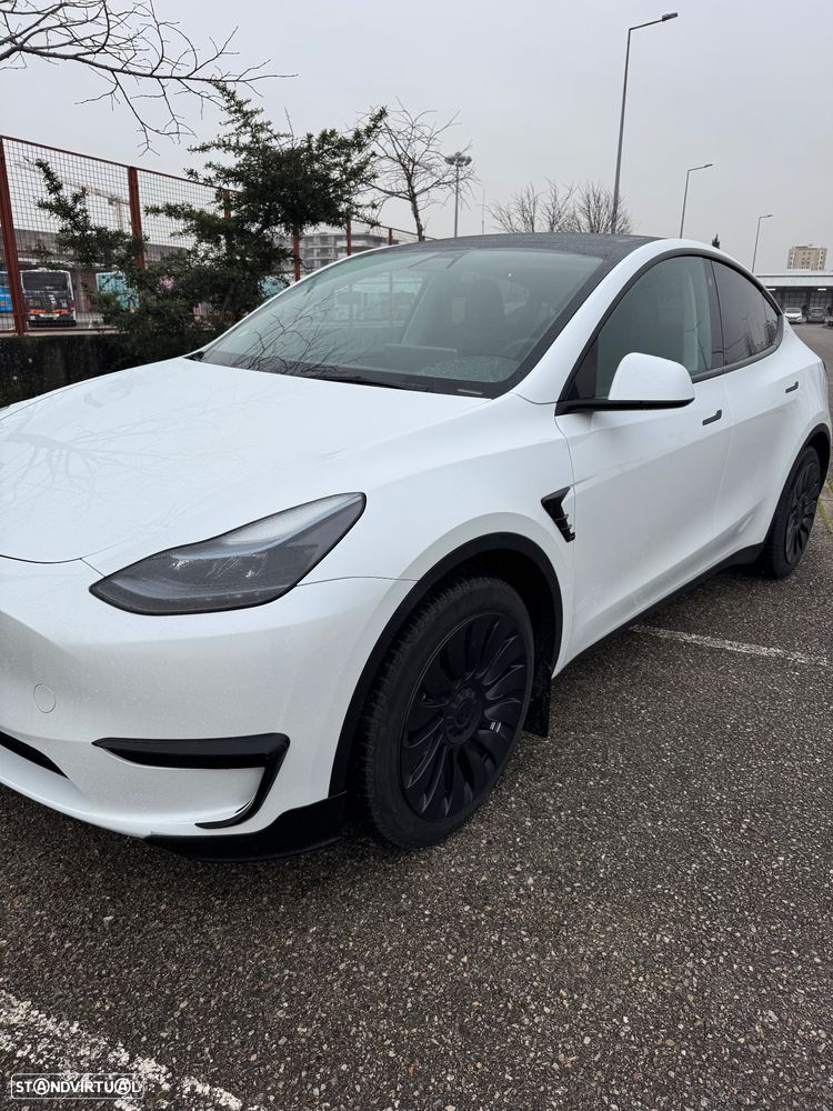 Tesla Model Y - 9