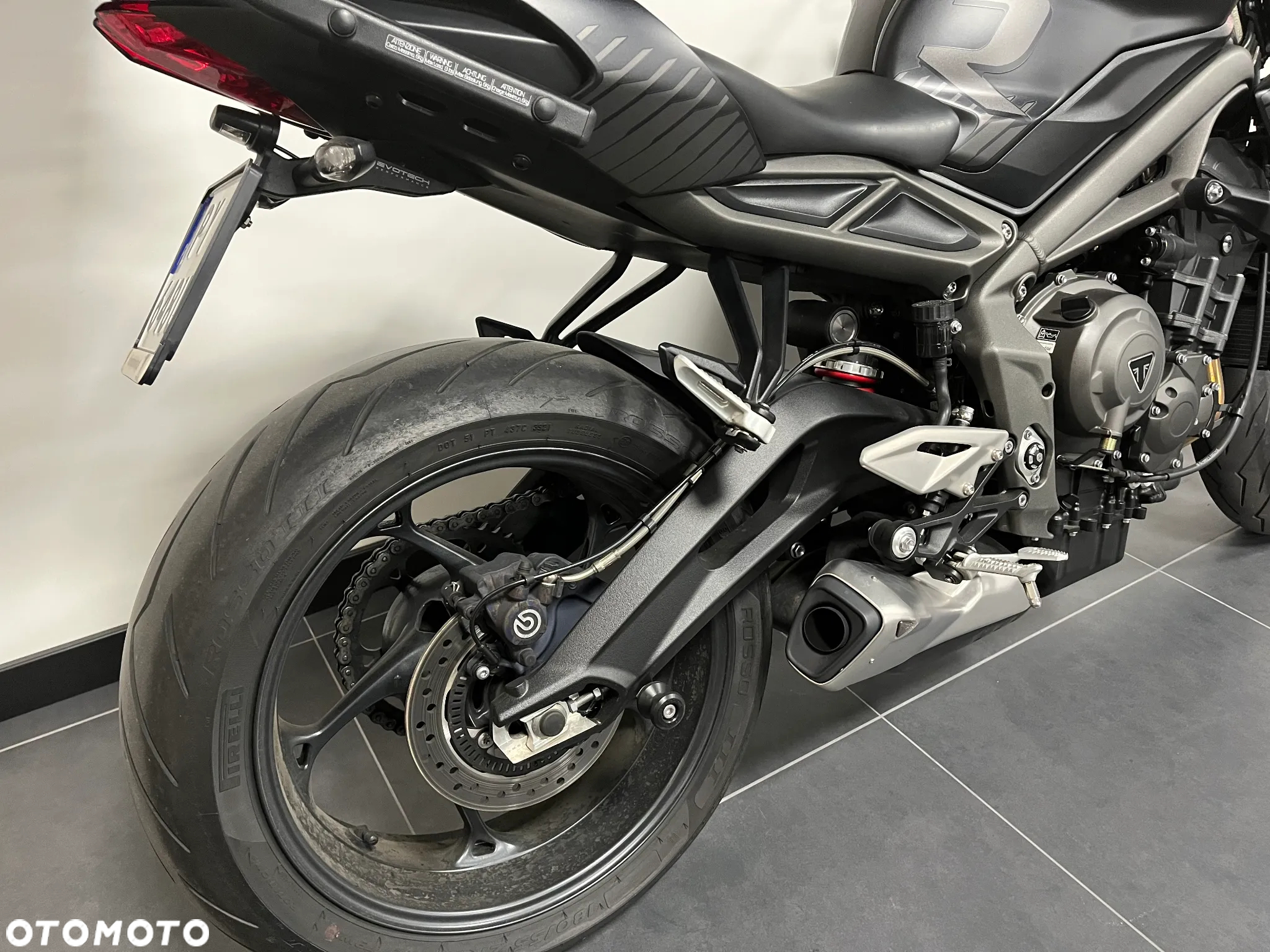 Triumph Street Triple - 10