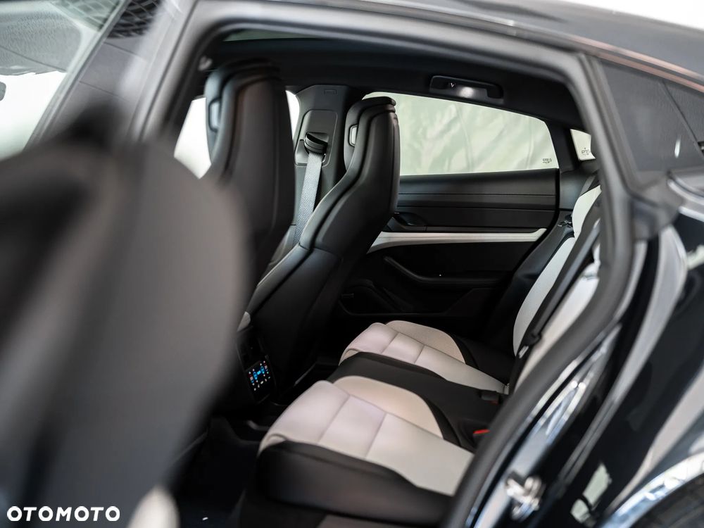 Porsche Taycan 105kWh 4 - 17
