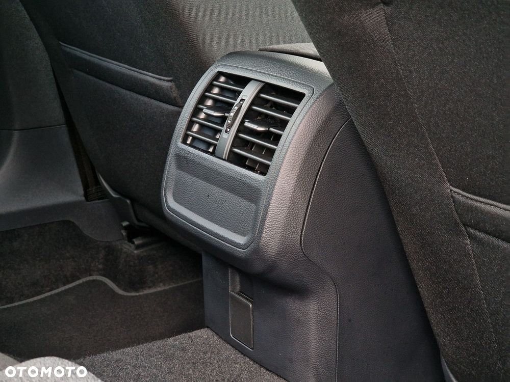 Volkswagen Passat Variant - 16