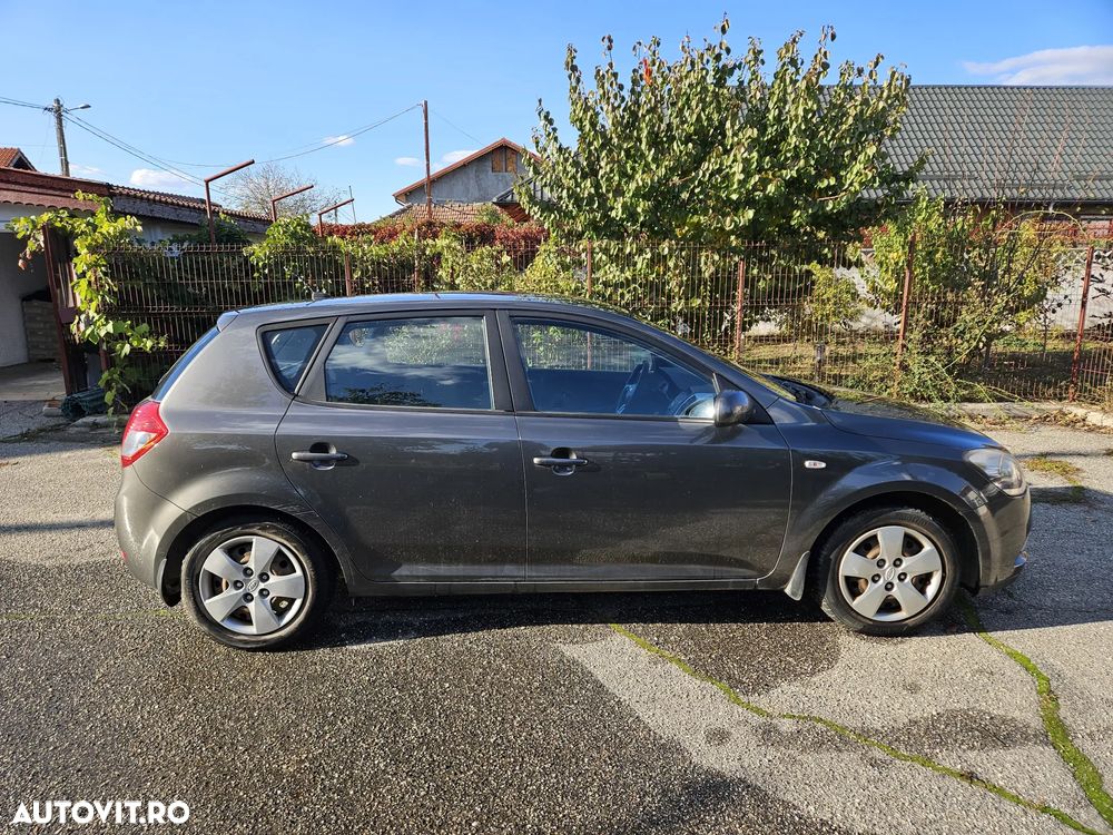 Kia Ceed - 4