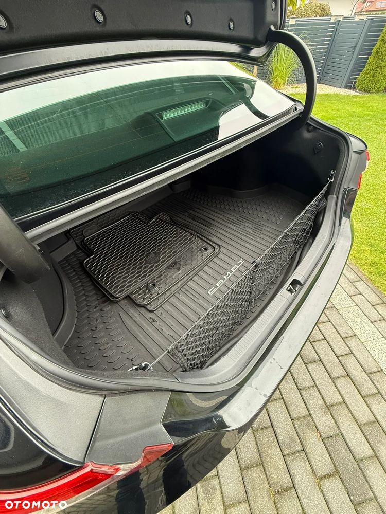 Toyota Camry 2.5 Hybrid Executive CVT - 27