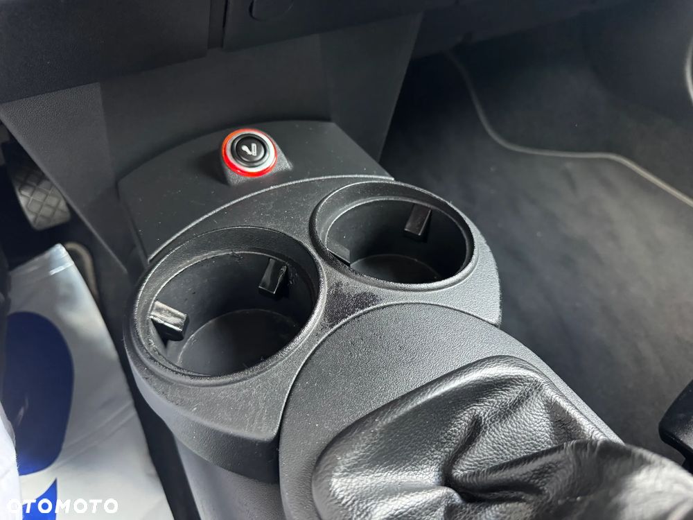 Volkswagen New Beetle 1.6 Arte - 22