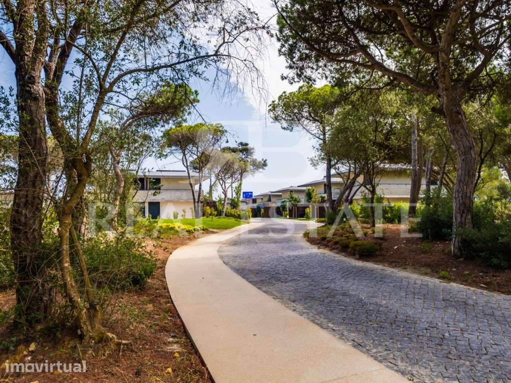 MORADIA T3 com 3 suites + JARDIM + PISCINA privada, num Condomínio ... - Grande imagem: 3/42