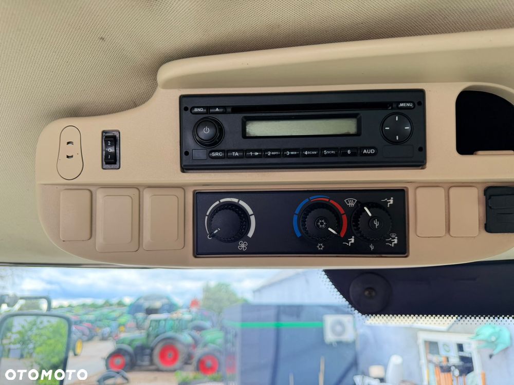 John Deere 6140R - 19