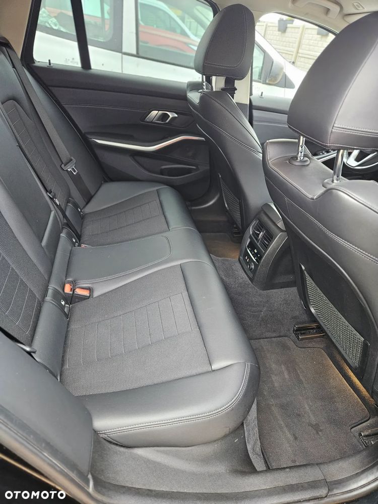 BMW Seria 3 320d Sport Line Shadow - 9