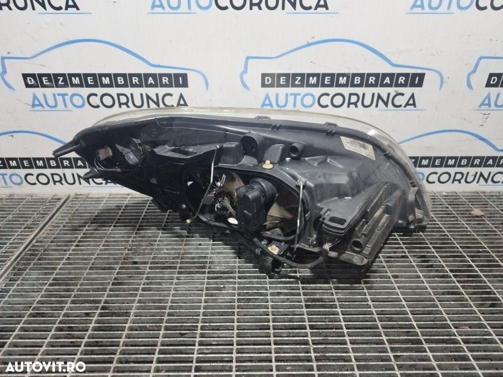 Far Stanga Volvo XC60 2008 - 2013 SUV 4 Usi (1112) Fara xenon Fara xenon - 2