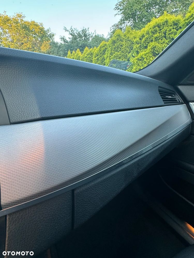 BMW Seria 5 520d xDrive - 13