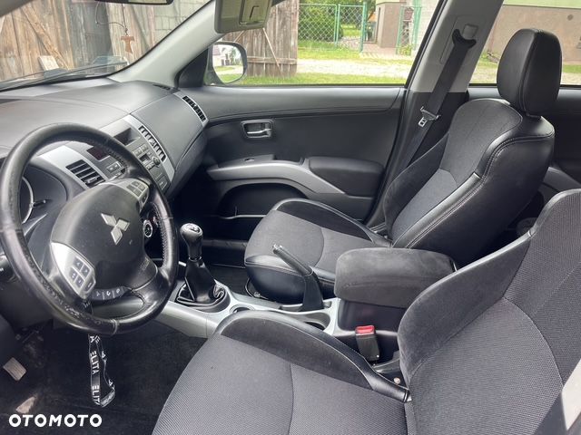 Mitsubishi Outlander 2.0 2WD Inform - 16