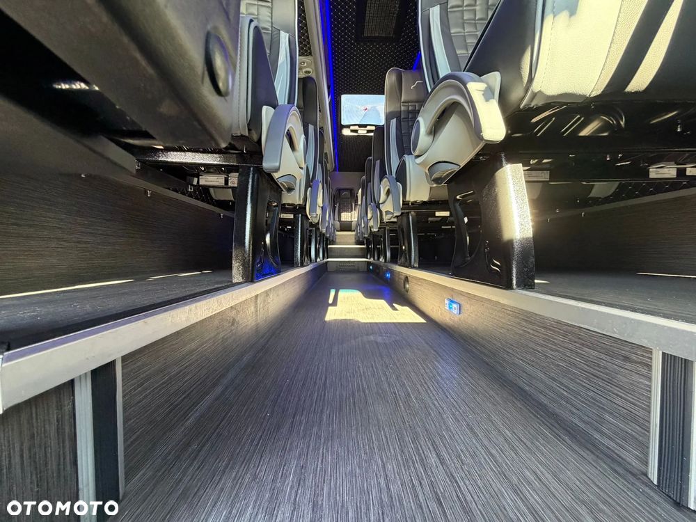 Mercedes-Benz Sprinter 519 - 37