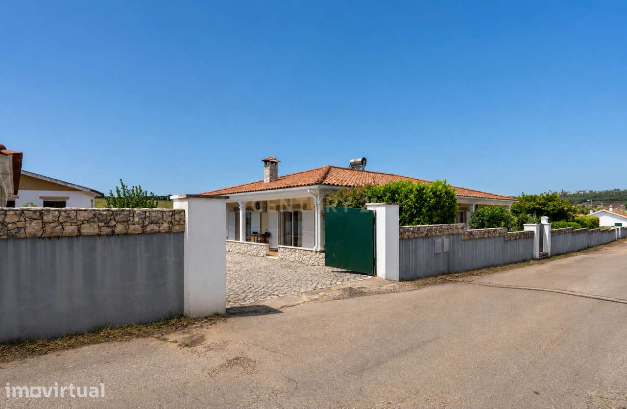 Moradia térrea T3+2  em bom estado com varanda coberta,terraço, piscin - Grande imagem: 5/60