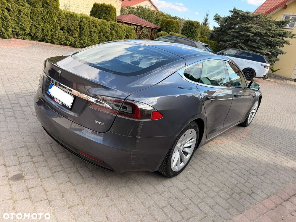 Tesla Model S - 2