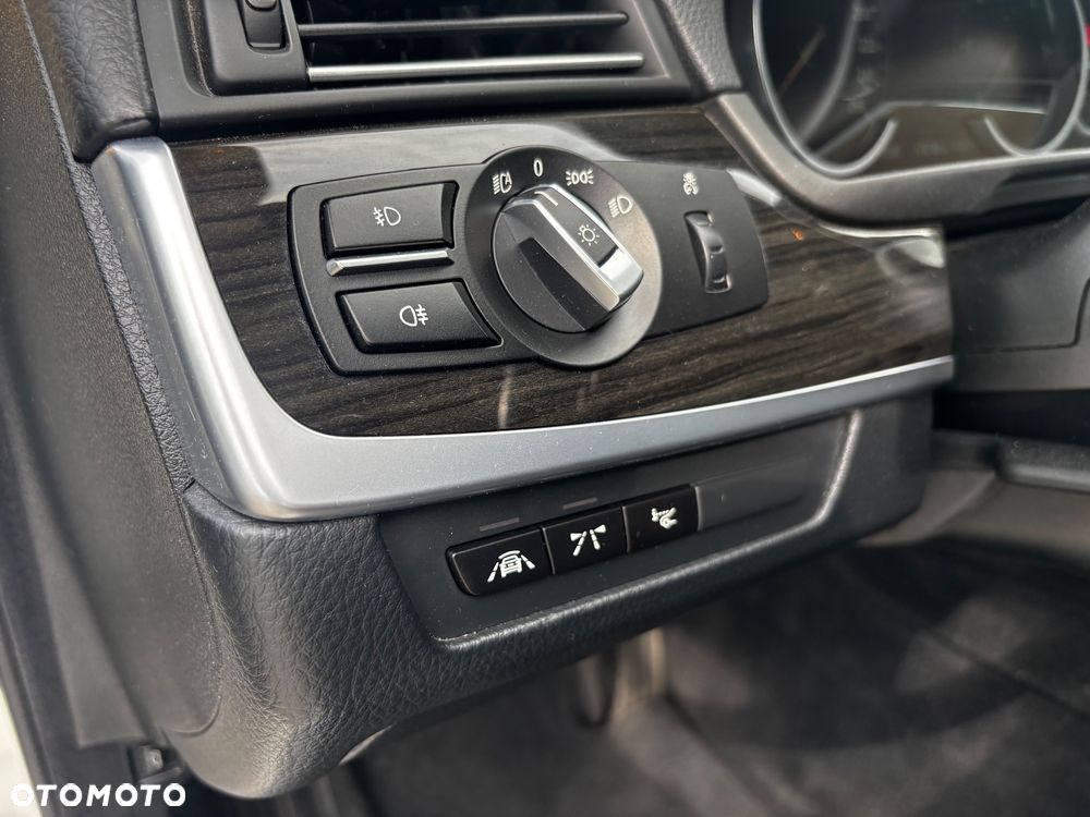 BMW Seria 5 520d xDrive Luxury Line - 12