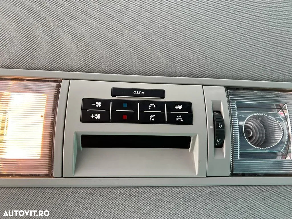 Volkswagen Caravelle - 15