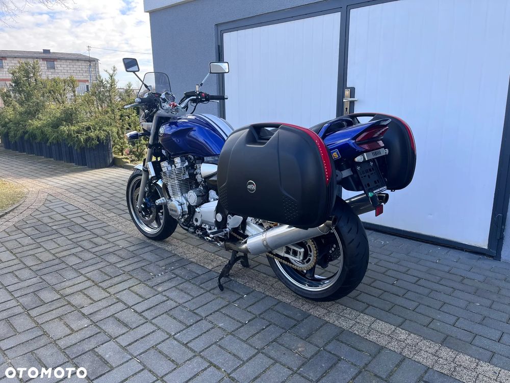 Yamaha XJR - 8