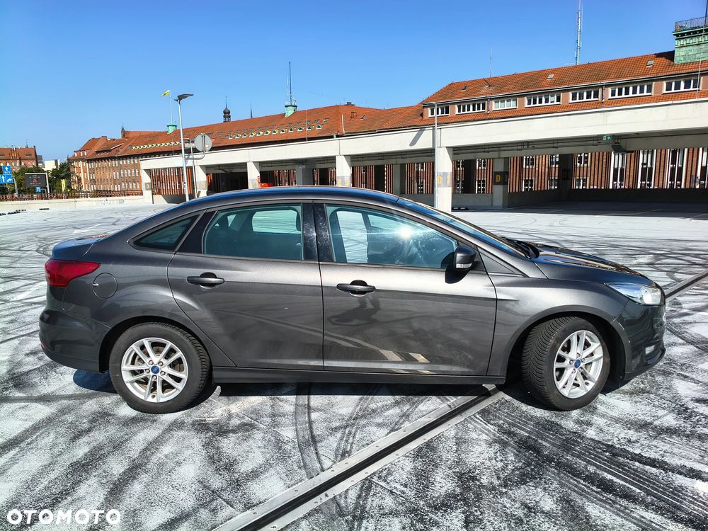 Ford Focus 1.6 Trend - 12