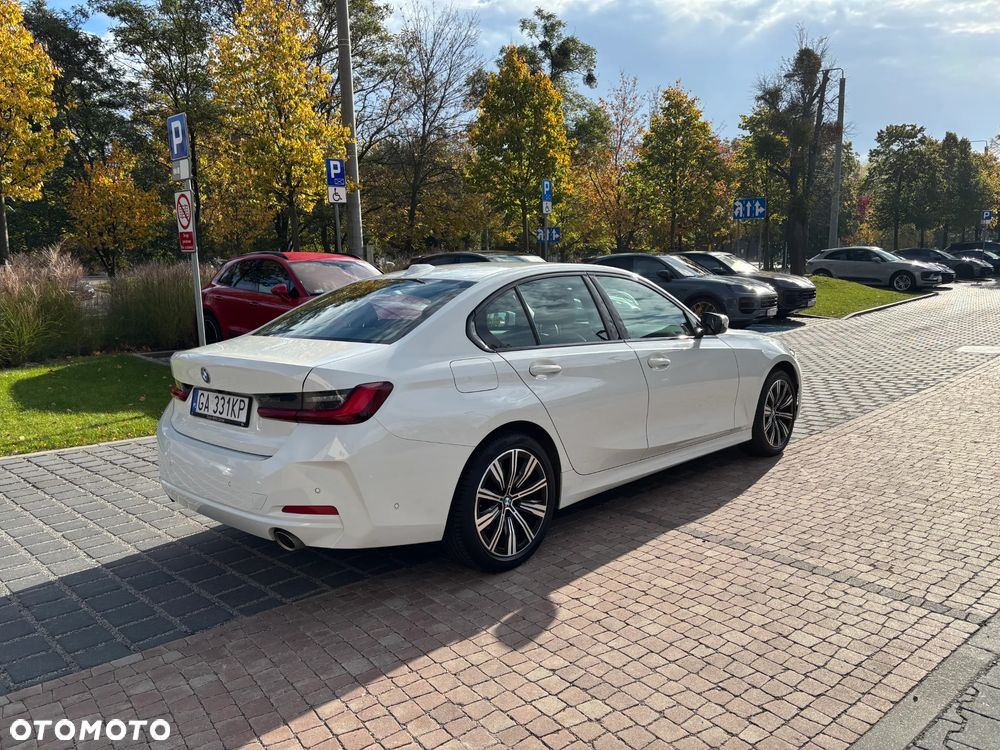 BMW 318I 2023 photo 4