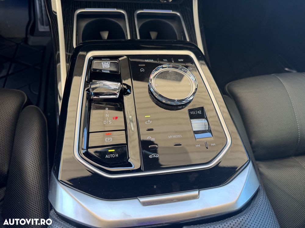 BMW Seria 7 740d xDrive MHEV - 17