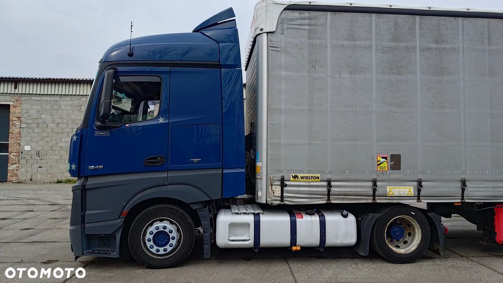 Mercedes-Benz Actros MP4 - 4