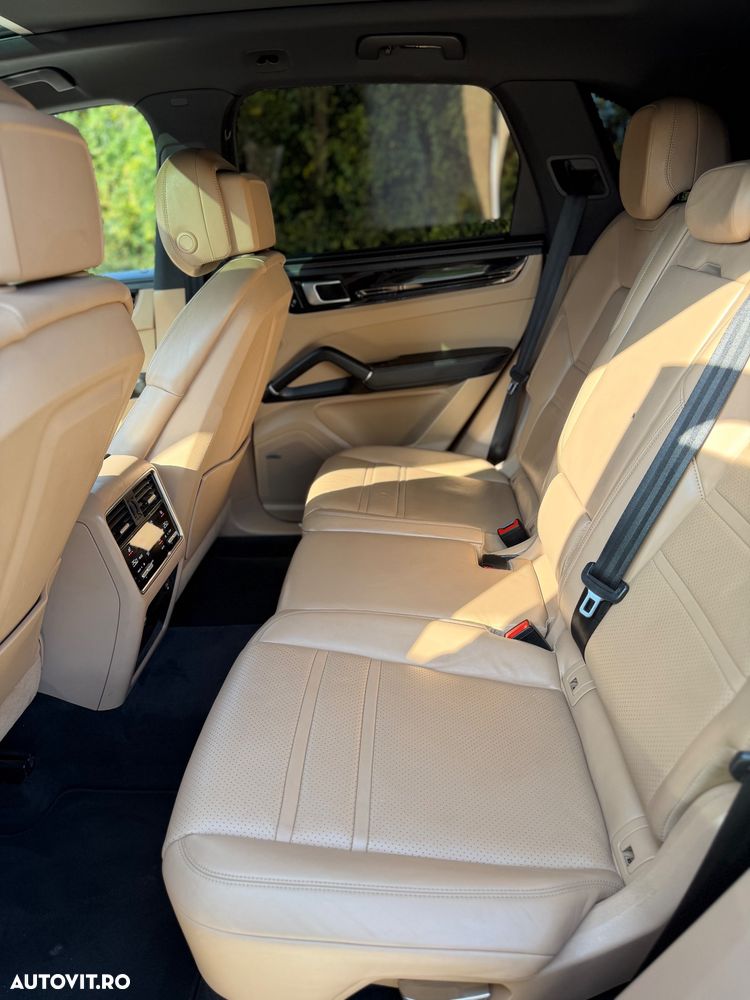 Porsche Cayenne S - 10