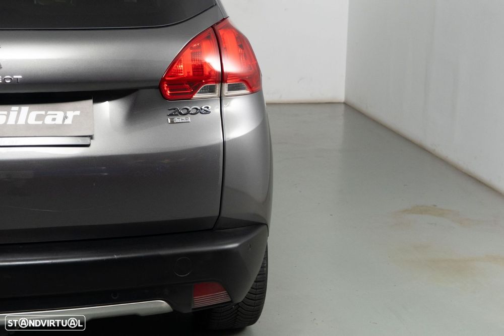 Peugeot 2008 1.2 PureTech Allure - 17