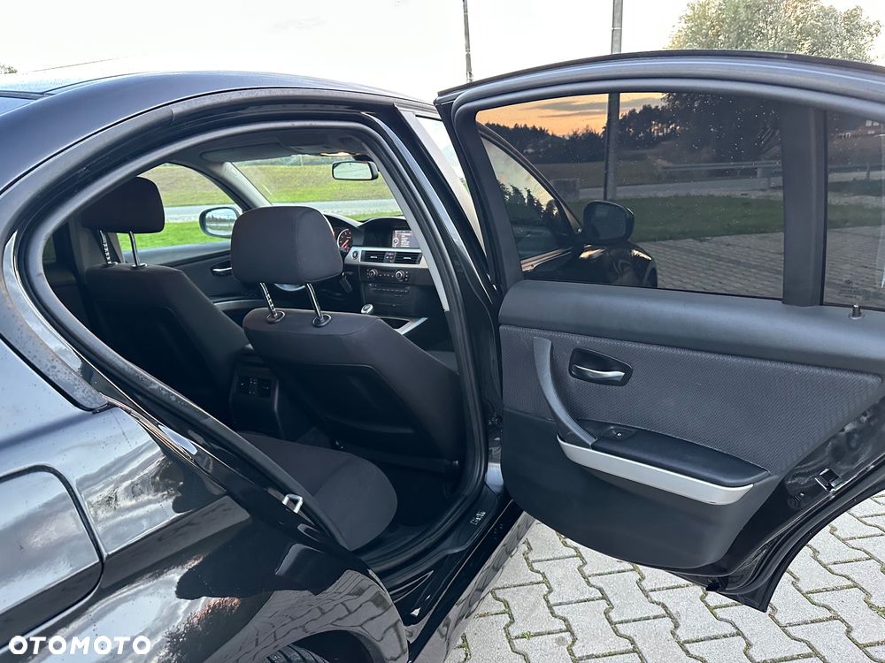 BMW Seria 3 320i Edition Exclusive - 14