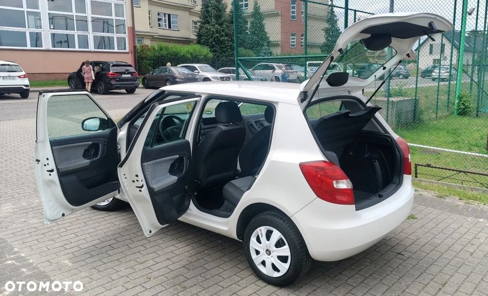 Skoda Fabia 1.2 HTP COOL EDITION - 9