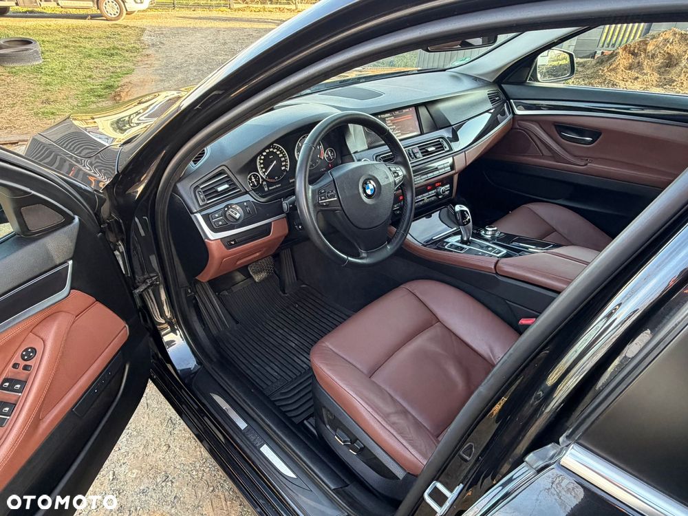 BMW Seria 5 525d xDrive - 9