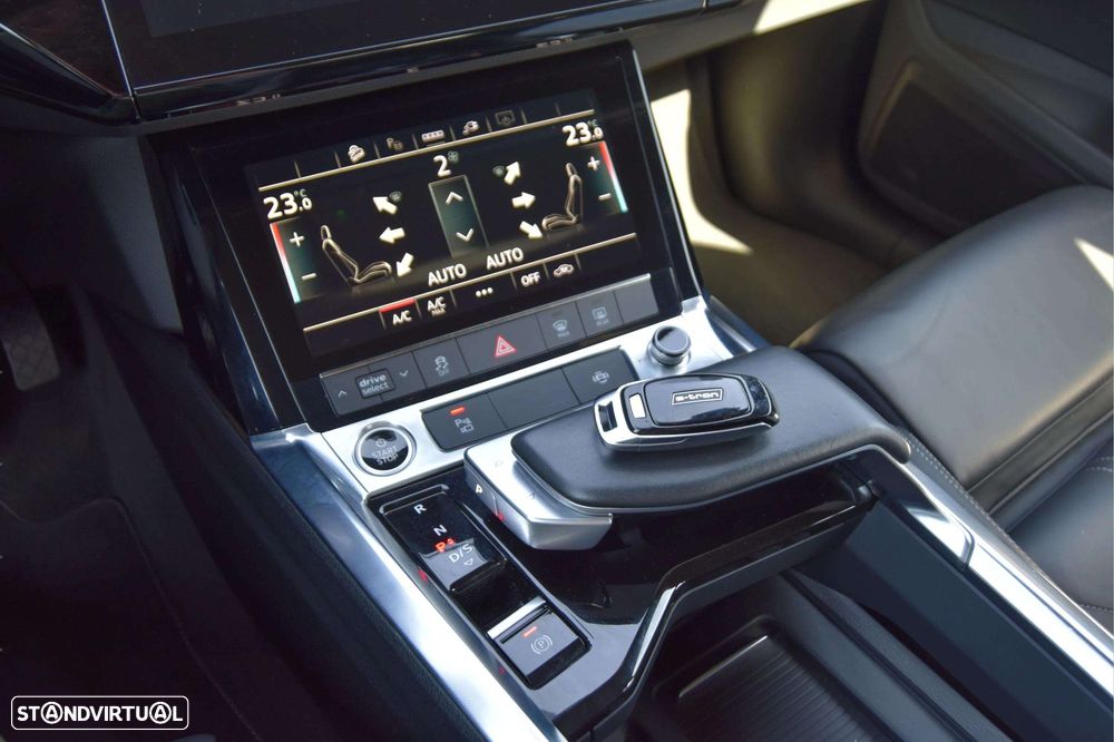 Audi e-tron 55 quattro S line - 32