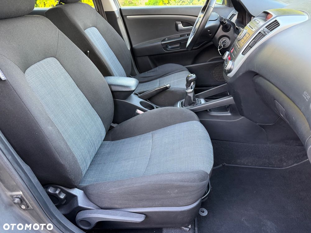Kia Ceed 1.6 CRDi 90 ISG Spirit - 27