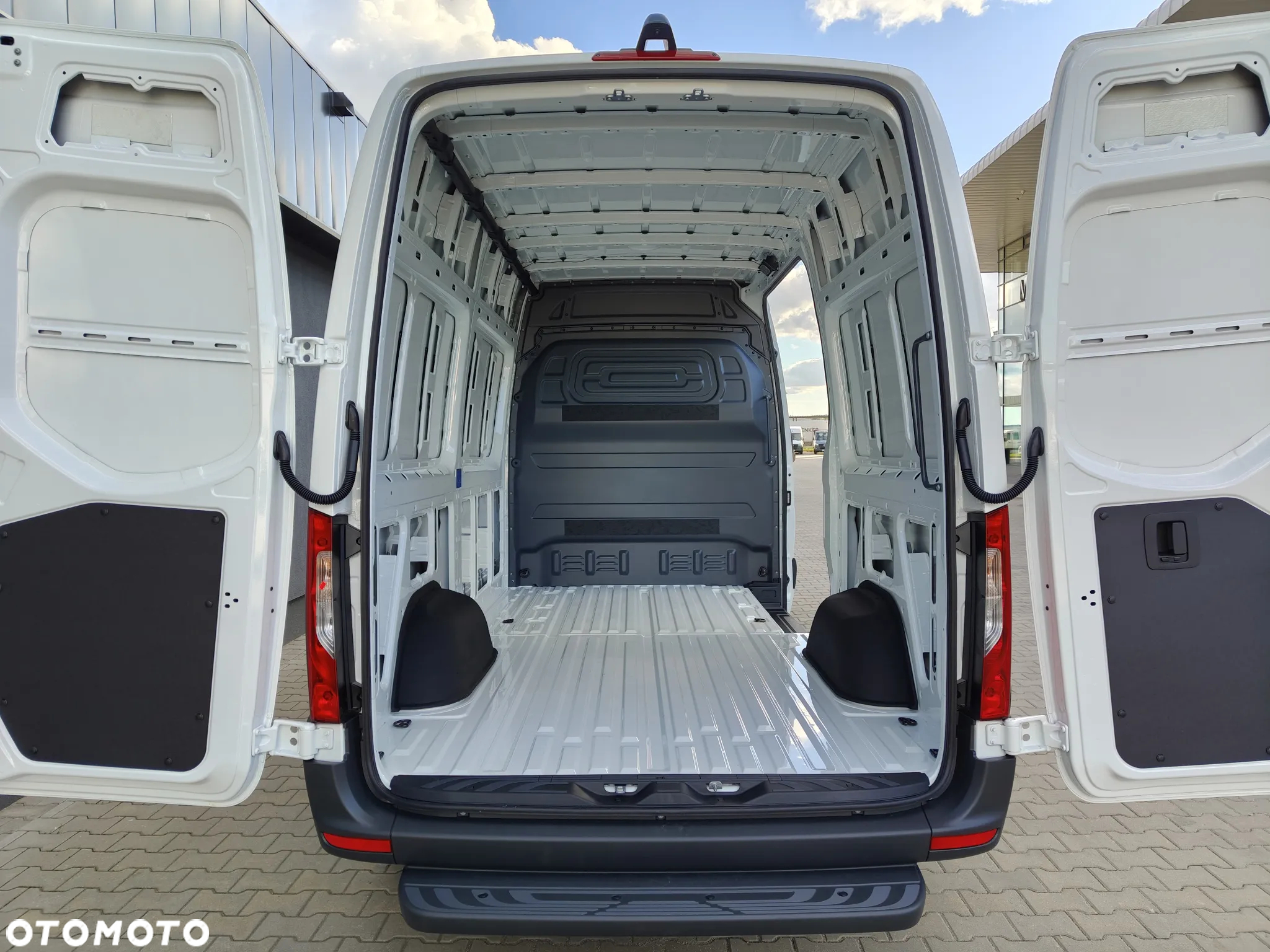 Mercedes-Benz Sprinter - 15