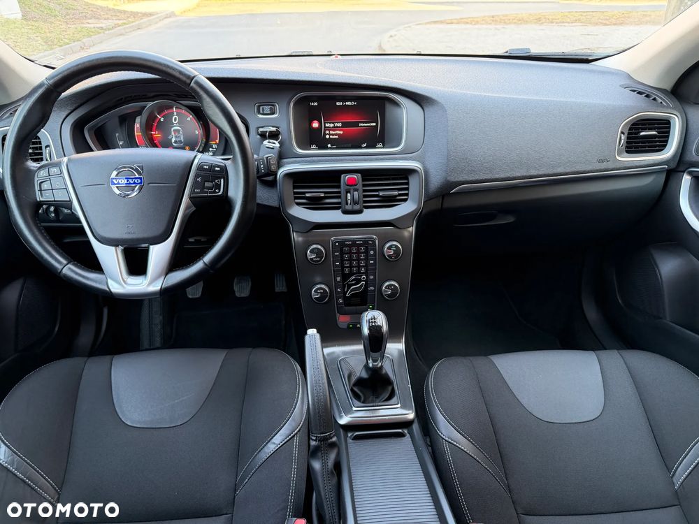 Volvo V40 D4 Inscription - 4