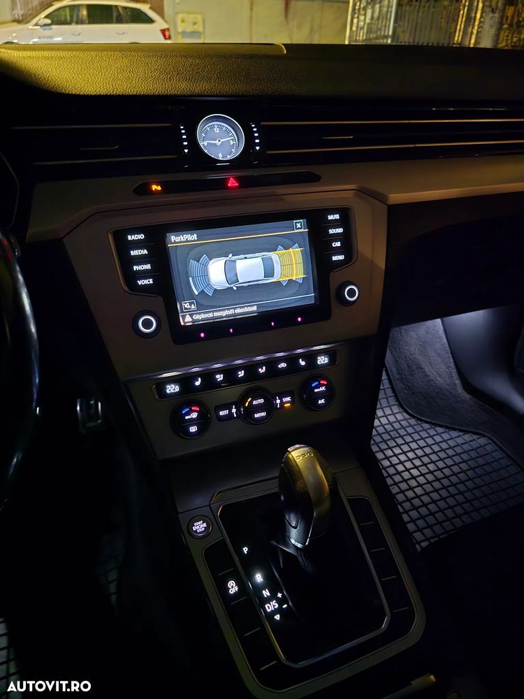 Volkswagen Passat 2.0 TDI DSG Comfortline - 32