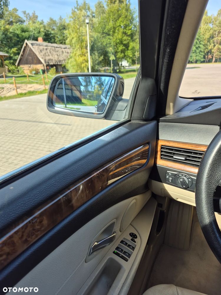 BMW Seria 5 520i Edition Exclusive - 17
