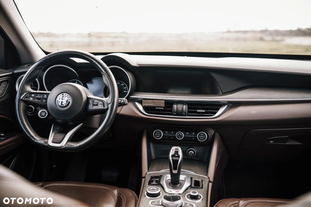 Alfa Romeo Stelvio 2.0 Turbo 16V AT8-Q4 Lusso Ti - 11