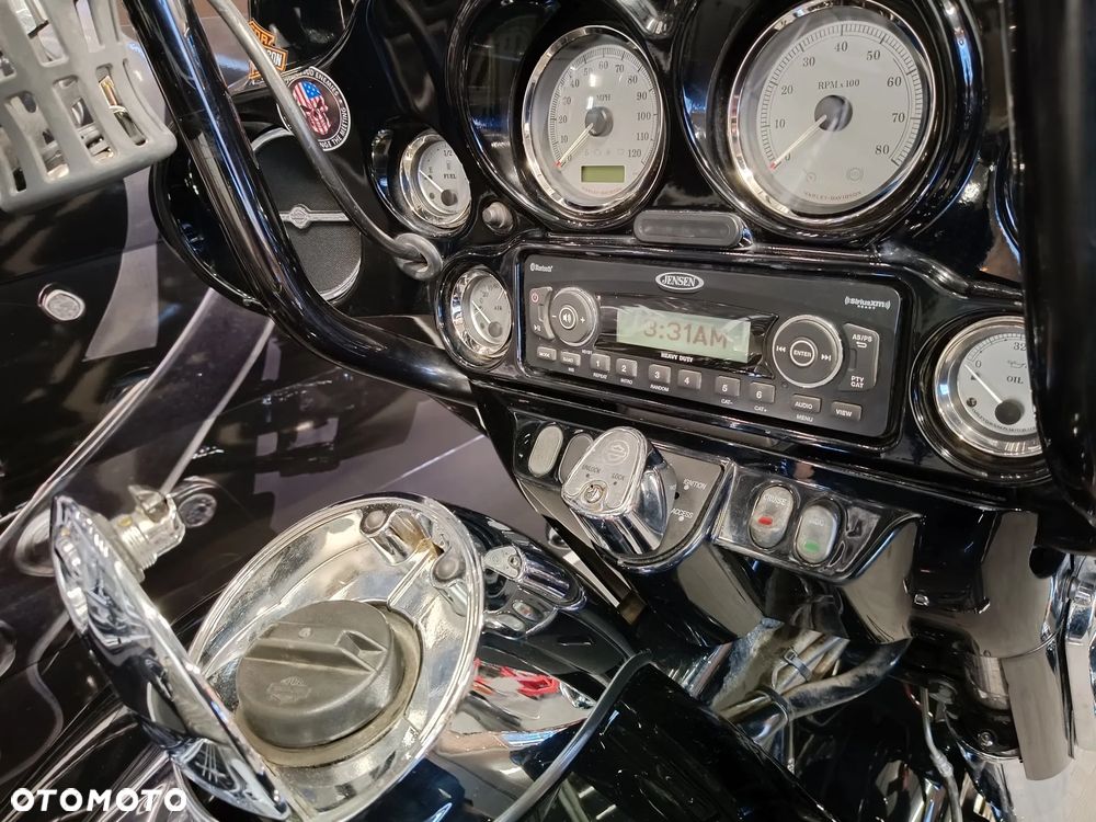 Harley-Davidson Touring Street Glide - 24